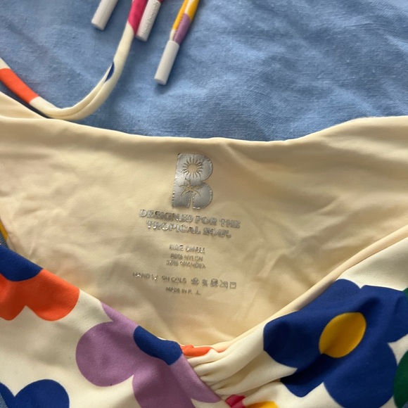 Blackbough Strapless Floral Bikini set; 60s pattern. Size S top/bottoms - Picture 6 of 6